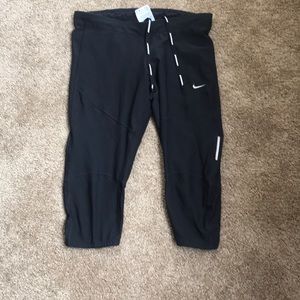 Nike cropped leggings